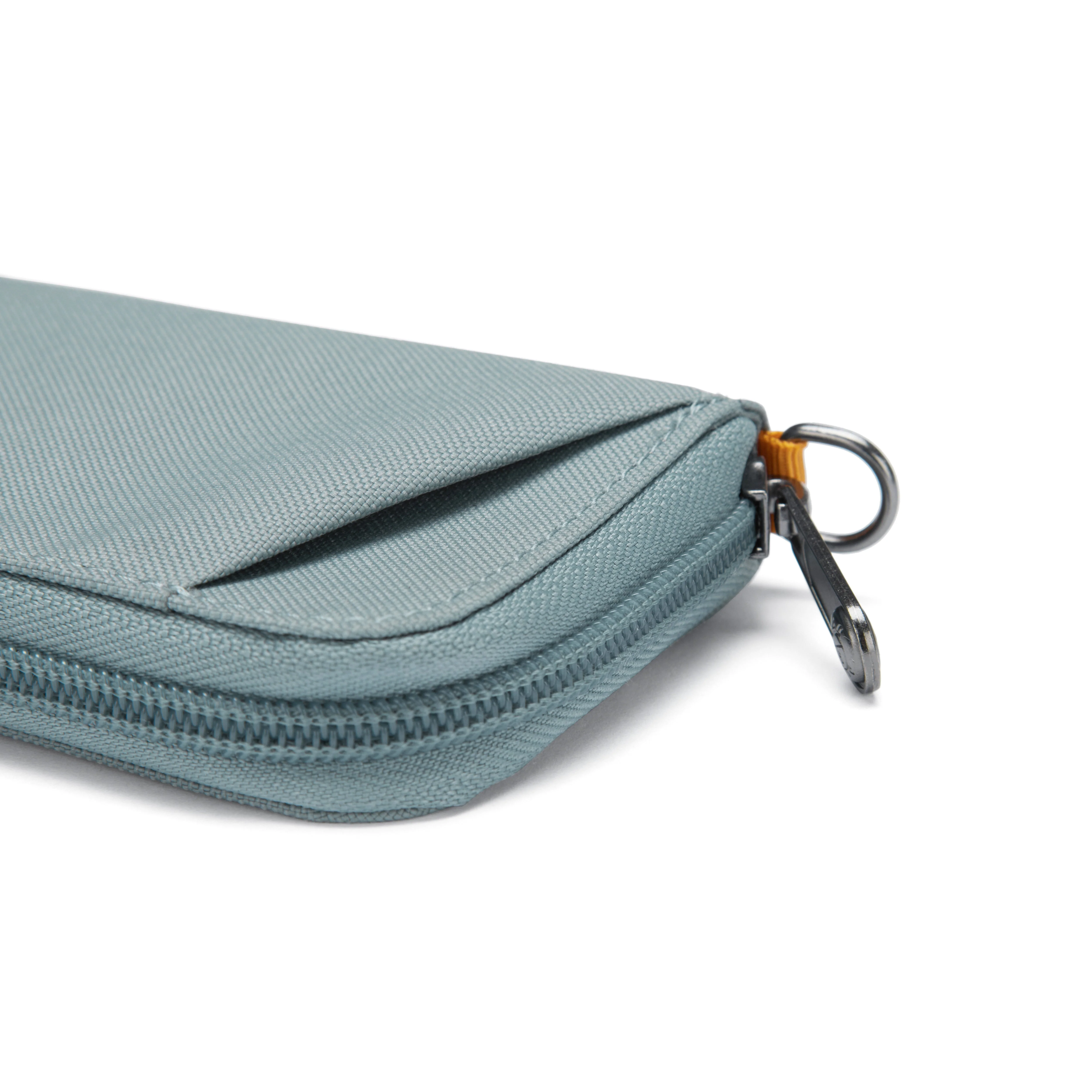 Pacsafe® RFIDsafe™ RFID blocking card wallet - Image 21