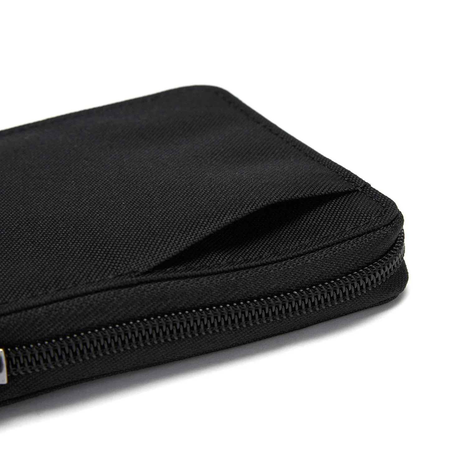 Pacsafe® RFIDsafe™ RFID blocking zip around wallet - Image 22